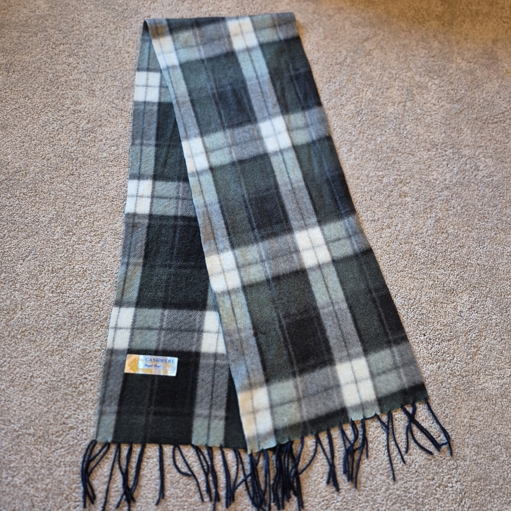 🌿5/$25 Vintage Royal Rossi Cashmere Plaid Scarf